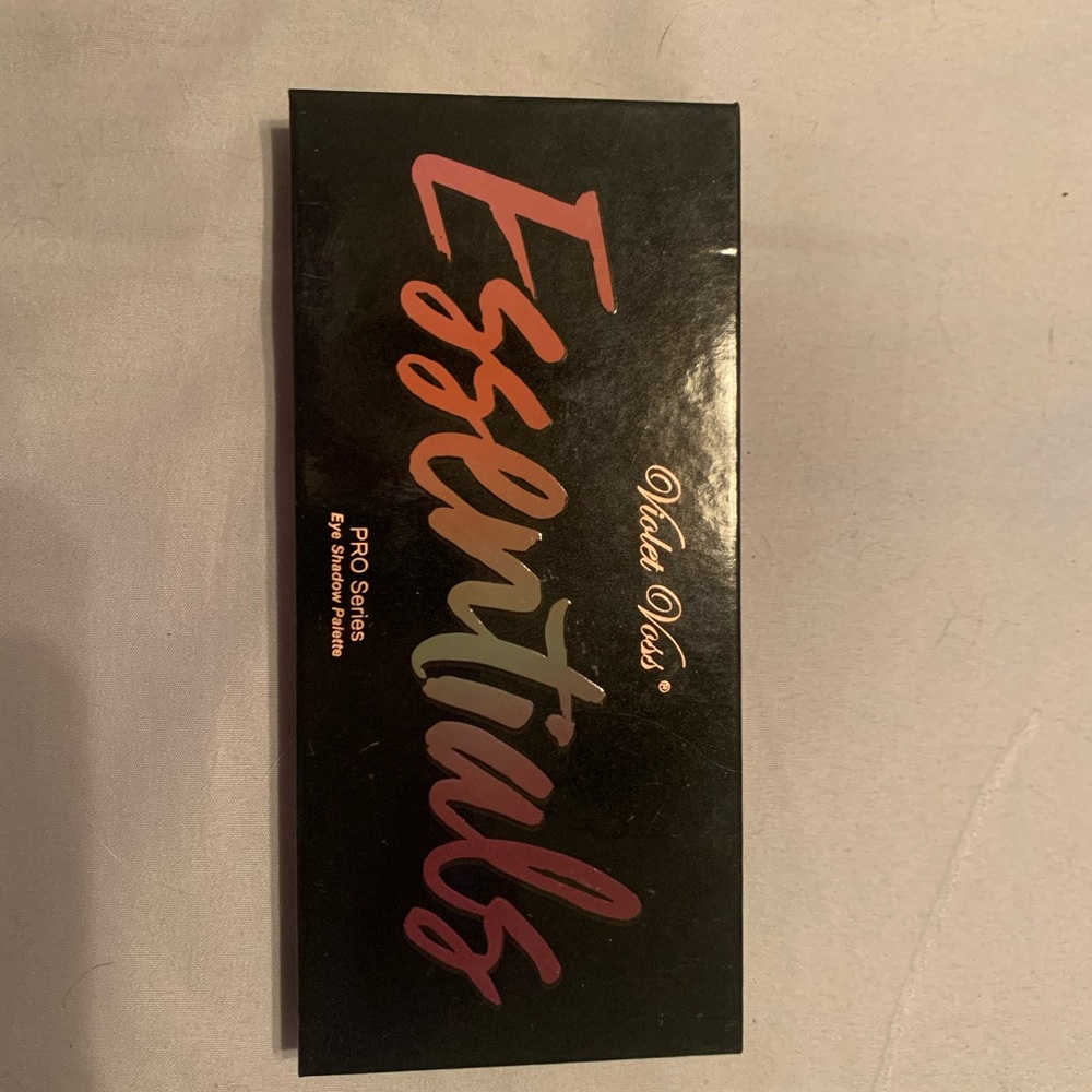 Essentials palette by Violet Voss
